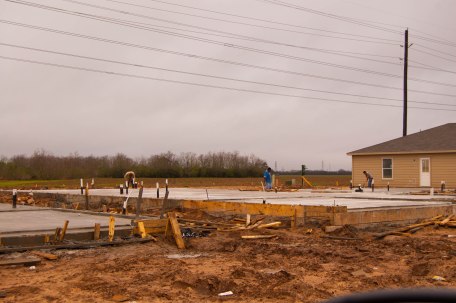 Workers preparing to remove the framework from the slab.